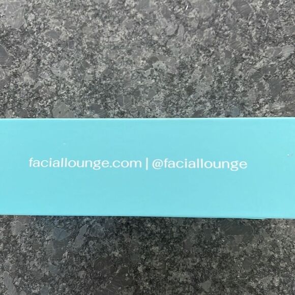 Facial Lounge Cryo-Globes Eliminate puffiness, calm, reduce redness & pore size - Picture 9 of 10